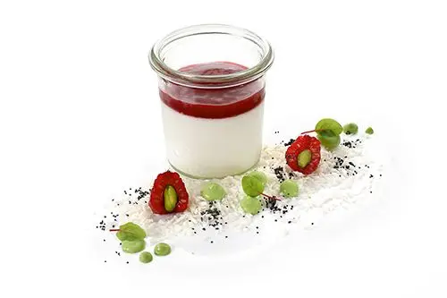 Panna Cotta mit Beeren von Meiks Catering München